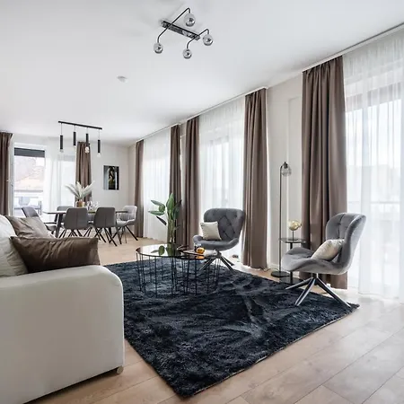 The Rose Garden Pot- Parking Apartment Budapest