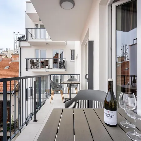 The Rose Garden Pot- Parking Apartment